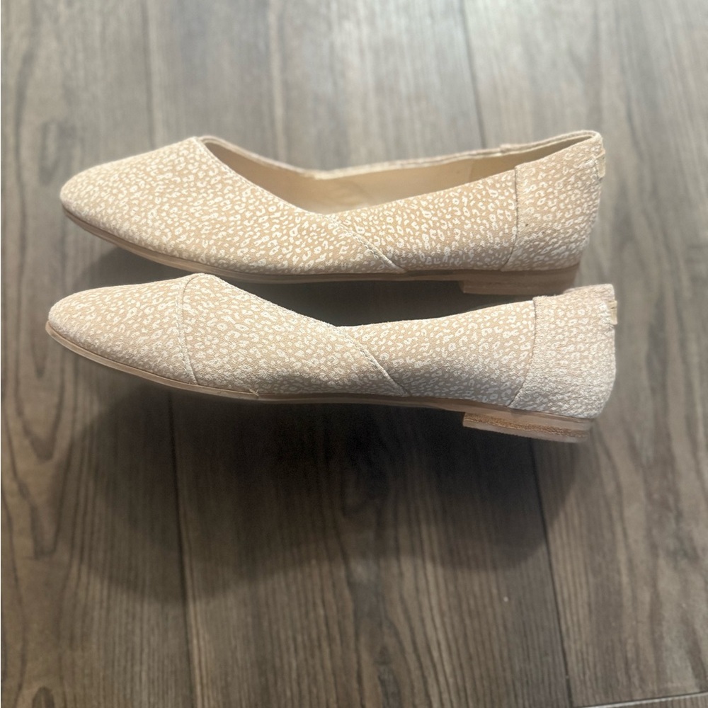 TOMS Pointed Toe Flats Beige Speckled Womens Size 6.5 Slip On Comfort - Picture 4 of 6